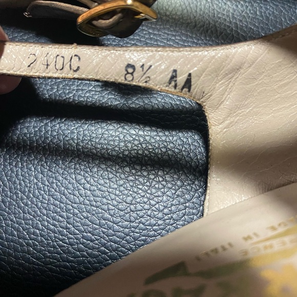 Vintage Salvatore Ferragamo T-Strap Taupe Leather Kitten Heels Size 8 1/2 AA - Picture 9 of 9